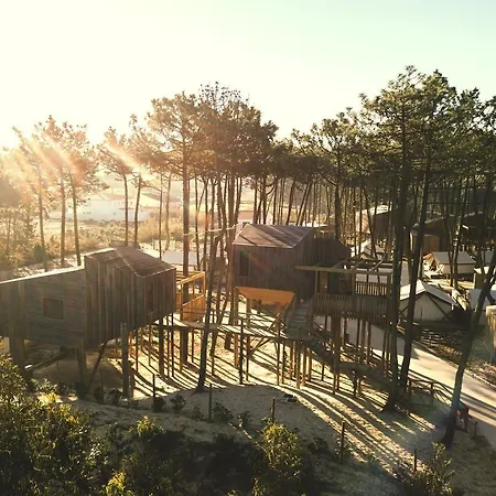 Bukubaki Eco Surf Resort 4*