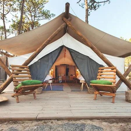Bukubaki Eco Surf 度假村