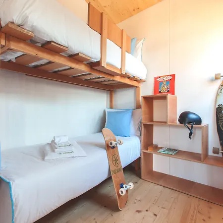 Bukubaki Eco Surf 度假村 4*