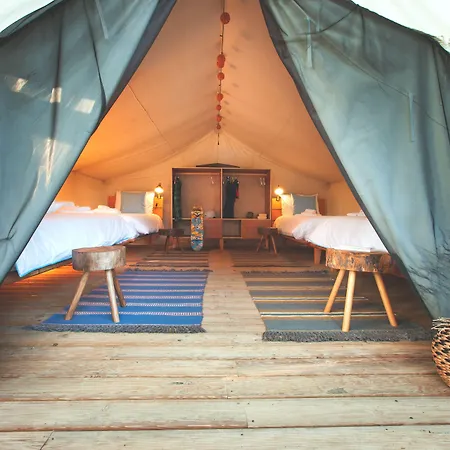 Bukubaki Eco Surf 度假村 4*