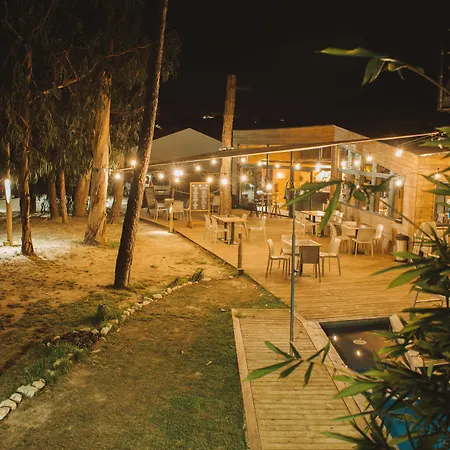 Bukubaki Eco Surf 度假村 4*