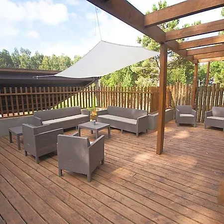 Bukubaki Eco Surf 度假村 4*