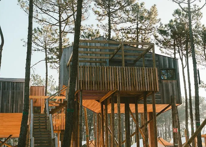 Bukubaki Eco Surf Resort 4*